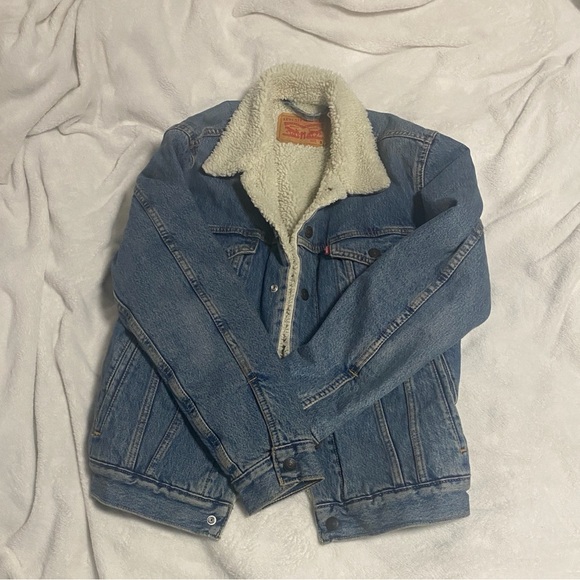 Levi’s Denim Sherpa-Lined Jacket - Picture 2 of 8